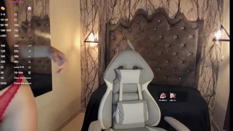 Snapshot of laia_miller_ chatting on 01-03-25, 06:24 Laia online show from 01-03-25, 06:24