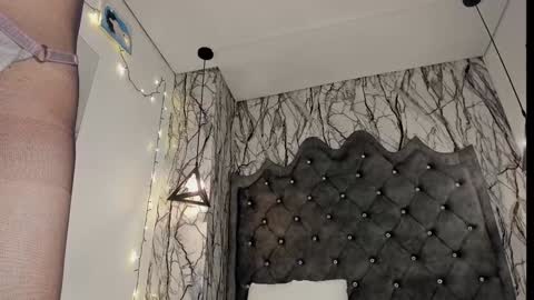 Snapshot of laia_miller_ chatting on 01-04-25, 06:09 Laia online show from 01-04-25, 06:09