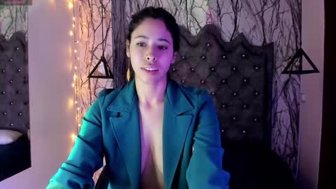 Snapshot of laia_miller_ chatting on 01-08-25, 03:39 Laia online show from 01-08-25, 03:39