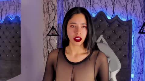 Snapshot of laia_miller_ chatting on 02-05-25, 04:58 Laia online show from 02-05-25, 04:58