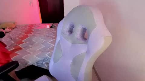 Snapshot of lain_t chatting on 09-24-25, 08:17 lain_t online show from 09-24-25, 08:17