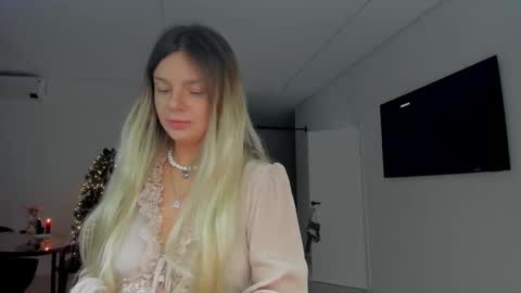 Lallie  online show from 12-21-25, 03:19