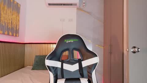 Laura online show from 12-03-25, 12:14