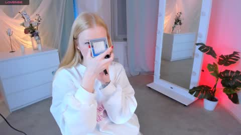 Laly online show from 01-26-25, 04:30