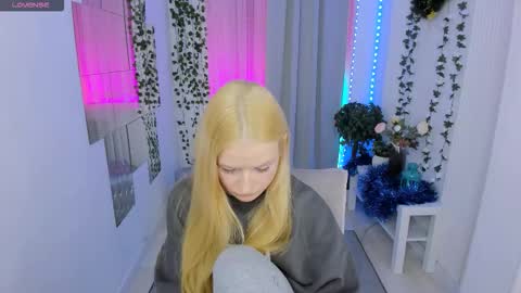 Snapshot of laly_peach chatting on 01-07-26, 04:31 Laly online show from 01-07-26, 04:31