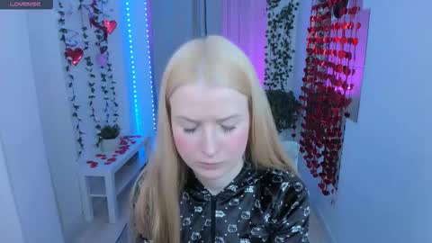 Snapshot of laly_peach chatting on 02-25-26, 11:31 Laly online show from 02-25-26, 11:31