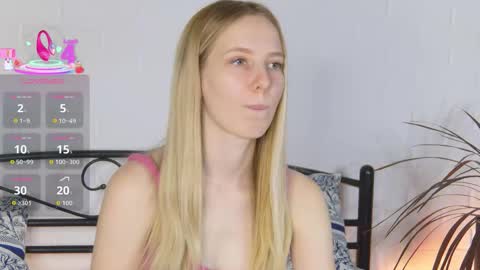 Snapshot of lana__j chatting on 11-20-25, 09:14 Liana online show from 11-20-25, 09:14