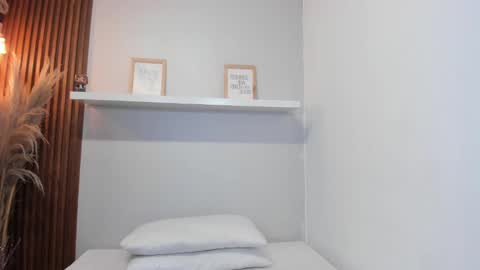 Lana     igauroraaaaaaaaa 1 online show from 10-28-25, 02:37