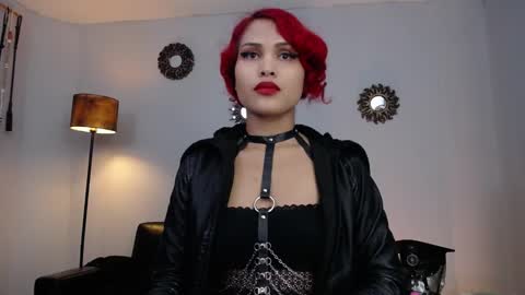 Snapshot of lanadoux_ chatting on 01-12-25, 06:05 Mistress Lana online show from 01-12-25, 06:05