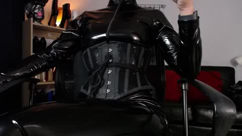 Snapshot of lanadoux_ chatting on 09-18-25, 01:02 Mistress Lana online show from 09-18-25, 01:02