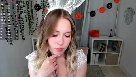 Lana online show from 10-31-25, 02:18