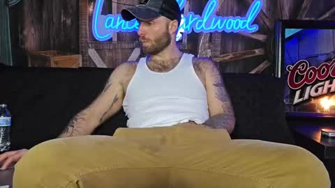 Snapshot of lancehardwood222 chatting on 02-10-25, 01:35 LANCE online show from 02-10-25, 01:35