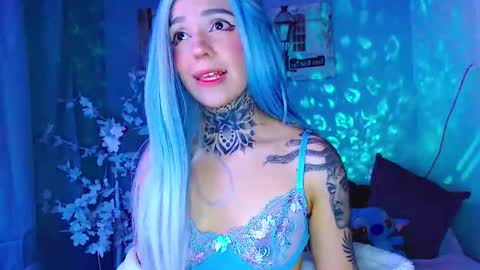 Snapshot of lannie_gonzales chatting on 10-28-25, 10:12 LANNIE   online show from 10-28-25, 10:12