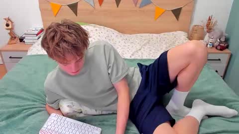 Fandi online show from 09-22-25, 02:30