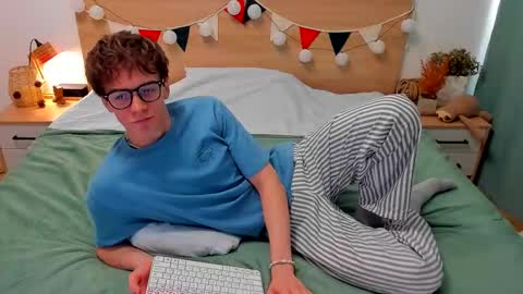 Fandi online show from 11-14-25, 07:07