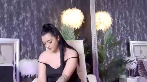 LaraBloom online show from 01-13-26, 10:59