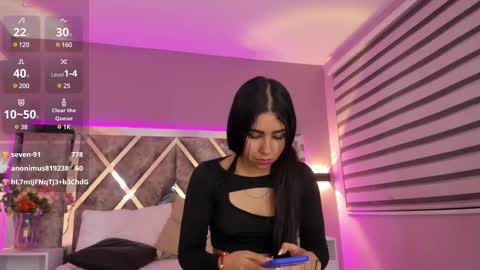 Snapshot of larabrook chatting on 02-11-25, 11:54 Lara online show from 02-11-25, 11:54