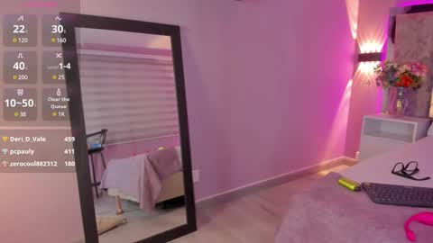 Snapshot of larabrook chatting on 03-10-25, 10:13 Lara online show from 03-10-25, 10:13