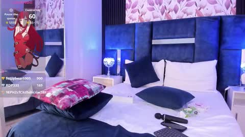 Snapshot of larabrook chatting on 10-17-25, 12:58 Lara online show from 10-17-25, 12:58