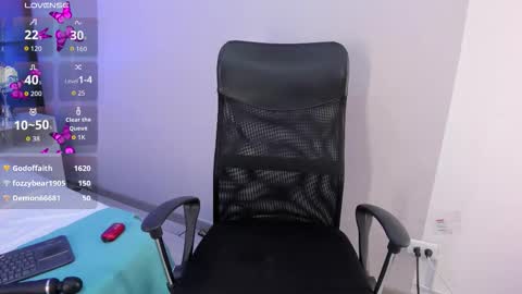 Lara online show from 11-29-25, 03:09