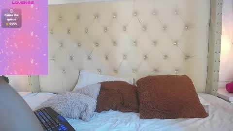 lara online show from 09-16-25, 03:18