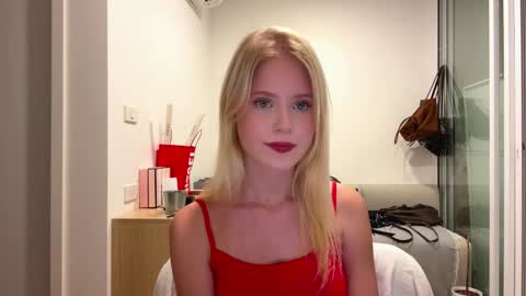 Snapshot of laraineprada chatting on 01-18-26, 08:07 Stella online show from 01-18-26, 08:07