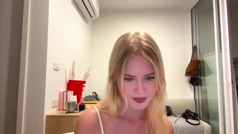 Snapshot of laraineprada chatting on 02-05-26, 10:09 Stella online show from 02-05-26, 10:09