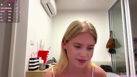 Snapshot of laraineprada chatting on 02-15-26, 10:14 Stella online show from 02-15-26, 10:14