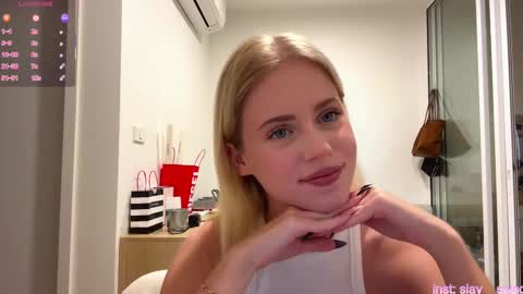 Snapshot of laraineprada chatting on 02-16-26, 10:11 Stella online show from 02-16-26, 10:11