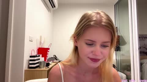 Snapshot of laraineprada chatting on 02-20-26, 10:16 Stella online show from 02-20-26, 10:16