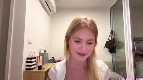 Snapshot of laraineprada chatting on 02-23-26, 10:12 Stella online show from 02-23-26, 10:12