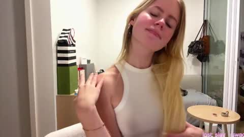 Snapshot of laraineprada chatting on 03-03-26, 10:21 Stella online show from 03-03-26, 10:21