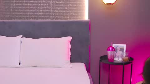 LaraKent online show from 01-25-25, 09:04