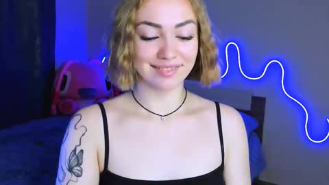 Snapshot of larakrein_lk chatting on 09-22-25, 02:19 LaraKrein lk online show from 09-22-25, 02:19