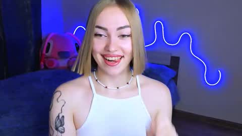 Snapshot of larakrein_lk chatting on 09-23-25, 01:36 LaraKrein lk online show from 09-23-25, 01:36