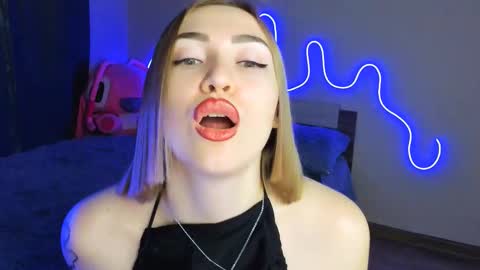 Snapshot of larakrein_lk chatting on 10-13-25, 01:44 LaraKrein lk online show from 10-13-25, 01:44