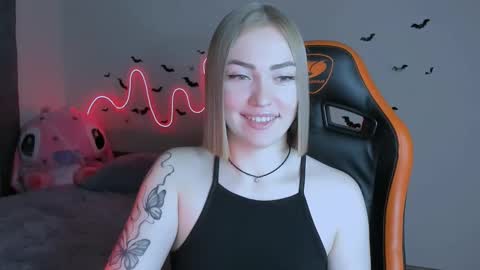 Snapshot of larakrein_lk chatting on 10-24-25, 03:19 LaraKrein lk online show from 10-24-25, 03:19