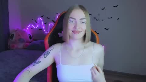 Snapshot of larakrein_lk chatting on 10-28-25, 06:54 LaraKrein lk online show from 10-28-25, 06:54