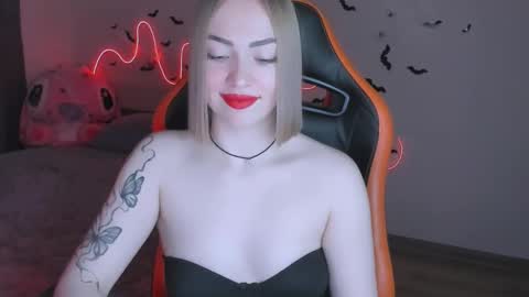 Snapshot of larakrein_lk chatting on 11-03-25, 03:13 LaraKrein lk online show from 11-03-25, 03:13