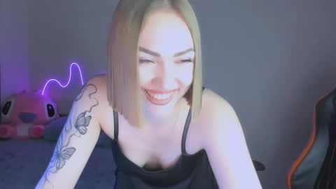 Snapshot of larakrein_lk chatting on 11-23-25, 03:45 LaraKrein lk online show from 11-23-25, 03:45