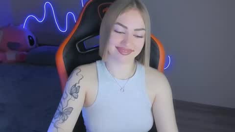 Snapshot of larakrein_lk chatting on 11-28-25, 02:31 LaraKrein lk online show from 11-28-25, 02:31