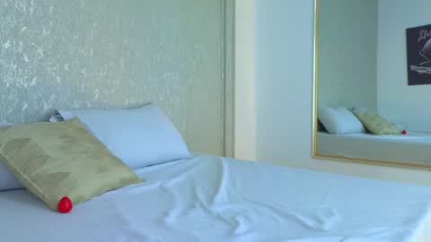 Lara  online show from 01-22-25, 03:40