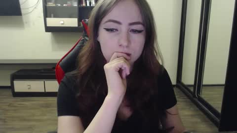 Snapshot of laralianna chatting on 02-25-25, 04:00 Laralianna online show from 02-25-25, 04:00