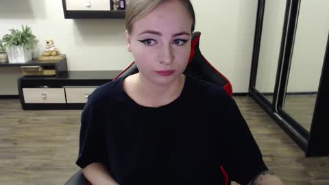 Snapshot of laralianna chatting on 09-21-25, 10:17 Laralianna online show from 09-21-25, 10:17