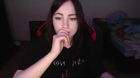 Snapshot of laralianna chatting on 12-17-25, 04:24 Laralianna online show from 12-17-25, 04:24