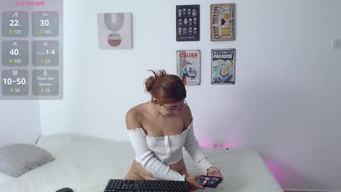 Snapshot of laramucci chatting on 09-18-25, 08:00 laramucci online show from 09-18-25, 08:00