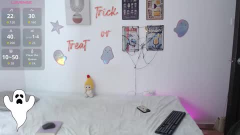 Snapshot of laramucci chatting on 10-09-25, 07:45 laramucci online show from 10-09-25, 07:45