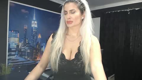 laras_moans online show from 01-01-25, 08:24