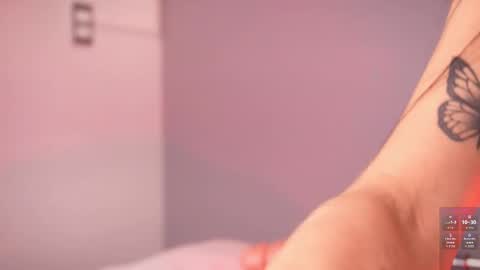 Snapshot of larastanford01 chatting on 02-11-26, 02:27 Lara Give it a thumbs up please its important online show from 02-11-26, 02:27