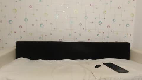 larataylorrr online show from 02-24-25, 10:48